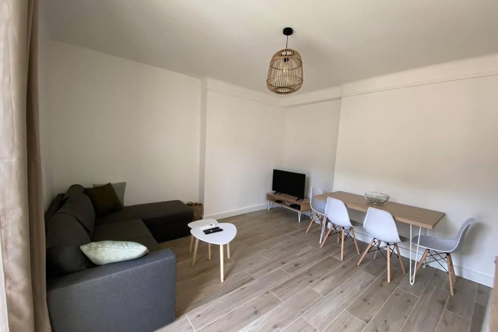 Magnifique T2 Neuf 40m2 Avec Balcon Au Trottel 4 Couchages Wifi Clim Parking A Pieds 100m Apartment